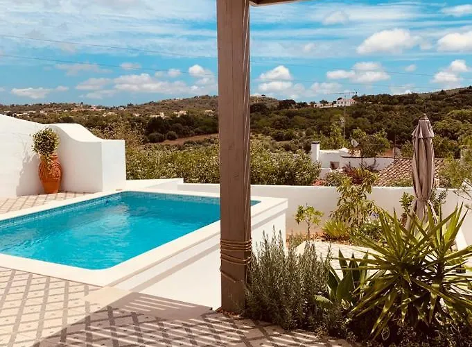 Casa Na Colina : The Cottage And The Long House