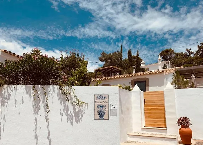 Casa Na Colina : The Cottage And The Long House